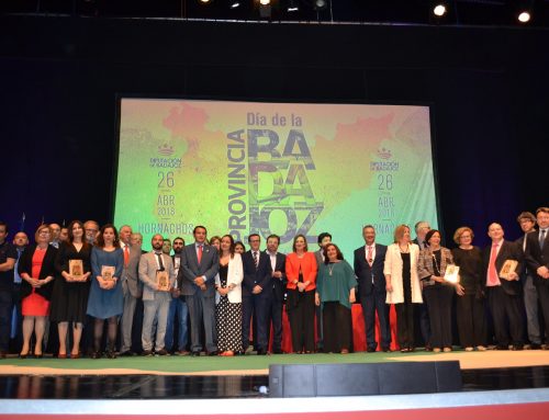Rodríguez Ibarra, Inocencia Cabezas y Atanasio Naranjo, Medallas de Oro en el primer Día de la Provincia de Badajoz, celebrado en Hornachos