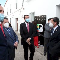 l teatro de Fuente del Maestre acogió hoy el acto institucional del Día de la Provincia de Badajoz
El cine-teatro Salón Modelo de Fuente del Maestre ha acogido hoy 26 de abril el acto institucional del Día de la Provincia con la entrega de las Medallas de Oro de 2020 y 2021. Los galardonados han coincidido en manifestar su orgullo por recibir esta distinción proveniente de su tierra. Unos premios, además, que como ha recordado el presidente provincial, Miguel Ángel Gallardo, sirven para "reforzar el municipalismo" y son reflejo "de lo que nace y crece en esta tierra".
Diputacion de Badajoz ,Fotografo Santiago Rodriguez Casado