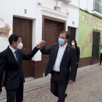 l teatro de Fuente del Maestre acogió hoy el acto institucional del Día de la Provincia de Badajoz
El cine-teatro Salón Modelo de Fuente del Maestre ha acogido hoy 26 de abril el acto institucional del Día de la Provincia con la entrega de las Medallas de Oro de 2020 y 2021. Los galardonados han coincidido en manifestar su orgullo por recibir esta distinción proveniente de su tierra. Unos premios, además, que como ha recordado el presidente provincial, Miguel Ángel Gallardo, sirven para "reforzar el municipalismo" y son reflejo "de lo que nace y crece en esta tierra".
Diputacion de Badajoz ,Fotografo Santiago Rodriguez Casado