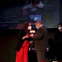 l teatro de Fuente del Maestre acogió hoy el acto institucional del Día de la Provincia de Badajoz
El cine-teatro Salón Modelo de Fuente del Maestre ha acogido hoy 26 de abril el acto institucional del Día de la Provincia con la entrega de las Medallas de Oro de 2020 y 2021. Los galardonados han coincidido en manifestar su orgullo por recibir esta distinción proveniente de su tierra. Unos premios, además, que como ha recordado el presidente provincial, Miguel Ángel Gallardo, sirven para "reforzar el municipalismo" y son reflejo "de lo que nace y crece en esta tierra".
Diputacion de Badajoz ,Fotografo Santiago Rodriguez Casado