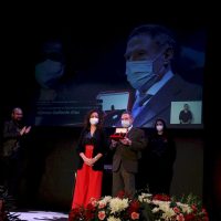 l teatro de Fuente del Maestre acogió hoy el acto institucional del Día de la Provincia de Badajoz
El cine-teatro Salón Modelo de Fuente del Maestre ha acogido hoy 26 de abril el acto institucional del Día de la Provincia con la entrega de las Medallas de Oro de 2020 y 2021. Los galardonados han coincidido en manifestar su orgullo por recibir esta distinción proveniente de su tierra. Unos premios, además, que como ha recordado el presidente provincial, Miguel Ángel Gallardo, sirven para "reforzar el municipalismo" y son reflejo "de lo que nace y crece en esta tierra".
Diputacion de Badajoz ,Fotografo Santiago Rodriguez Casado