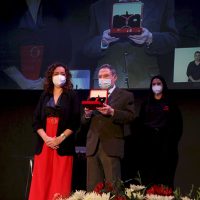 l teatro de Fuente del Maestre acogió hoy el acto institucional del Día de la Provincia de Badajoz
El cine-teatro Salón Modelo de Fuente del Maestre ha acogido hoy 26 de abril el acto institucional del Día de la Provincia con la entrega de las Medallas de Oro de 2020 y 2021. Los galardonados han coincidido en manifestar su orgullo por recibir esta distinción proveniente de su tierra. Unos premios, además, que como ha recordado el presidente provincial, Miguel Ángel Gallardo, sirven para "reforzar el municipalismo" y son reflejo "de lo que nace y crece en esta tierra".
Diputacion de Badajoz ,Fotografo Santiago Rodriguez Casado