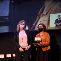 l teatro de Fuente del Maestre acogió hoy el acto institucional del Día de la Provincia de Badajoz
El cine-teatro Salón Modelo de Fuente del Maestre ha acogido hoy 26 de abril el acto institucional del Día de la Provincia con la entrega de las Medallas de Oro de 2020 y 2021. Los galardonados han coincidido en manifestar su orgullo por recibir esta distinción proveniente de su tierra. Unos premios, además, que como ha recordado el presidente provincial, Miguel Ángel Gallardo, sirven para "reforzar el municipalismo" y son reflejo "de lo que nace y crece en esta tierra".
Diputacion de Badajoz ,Fotografo Santiago Rodriguez Casado