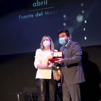 l teatro de Fuente del Maestre acogió hoy el acto institucional del Día de la Provincia de Badajoz
El cine-teatro Salón Modelo de Fuente del Maestre ha acogido hoy 26 de abril el acto institucional del Día de la Provincia con la entrega de las Medallas de Oro de 2020 y 2021. Los galardonados han coincidido en manifestar su orgullo por recibir esta distinción proveniente de su tierra. Unos premios, además, que como ha recordado el presidente provincial, Miguel Ángel Gallardo, sirven para "reforzar el municipalismo" y son reflejo "de lo que nace y crece en esta tierra".
Diputacion de Badajoz ,Fotografo Santiago Rodriguez Casado