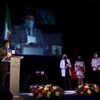 l teatro de Fuente del Maestre acogió hoy el acto institucional del Día de la Provincia de Badajoz
El cine-teatro Salón Modelo de Fuente del Maestre ha acogido hoy 26 de abril el acto institucional del Día de la Provincia con la entrega de las Medallas de Oro de 2020 y 2021. Los galardonados han coincidido en manifestar su orgullo por recibir esta distinción proveniente de su tierra. Unos premios, además, que como ha recordado el presidente provincial, Miguel Ángel Gallardo, sirven para "reforzar el municipalismo" y son reflejo "de lo que nace y crece en esta tierra".
Diputacion de Badajoz ,Fotografo Santiago Rodriguez Casado