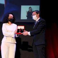 l teatro de Fuente del Maestre acogió hoy el acto institucional del Día de la Provincia de Badajoz
El cine-teatro Salón Modelo de Fuente del Maestre ha acogido hoy 26 de abril el acto institucional del Día de la Provincia con la entrega de las Medallas de Oro de 2020 y 2021. Los galardonados han coincidido en manifestar su orgullo por recibir esta distinción proveniente de su tierra. Unos premios, además, que como ha recordado el presidente provincial, Miguel Ángel Gallardo, sirven para "reforzar el municipalismo" y son reflejo "de lo que nace y crece en esta tierra".
Diputacion de Badajoz ,Fotografo Santiago Rodriguez Casado