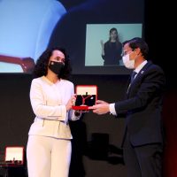 l teatro de Fuente del Maestre acogió hoy el acto institucional del Día de la Provincia de Badajoz
El cine-teatro Salón Modelo de Fuente del Maestre ha acogido hoy 26 de abril el acto institucional del Día de la Provincia con la entrega de las Medallas de Oro de 2020 y 2021. Los galardonados han coincidido en manifestar su orgullo por recibir esta distinción proveniente de su tierra. Unos premios, además, que como ha recordado el presidente provincial, Miguel Ángel Gallardo, sirven para "reforzar el municipalismo" y son reflejo "de lo que nace y crece en esta tierra".
Diputacion de Badajoz ,Fotografo Santiago Rodriguez Casado