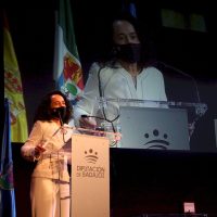 l teatro de Fuente del Maestre acogió hoy el acto institucional del Día de la Provincia de Badajoz
El cine-teatro Salón Modelo de Fuente del Maestre ha acogido hoy 26 de abril el acto institucional del Día de la Provincia con la entrega de las Medallas de Oro de 2020 y 2021. Los galardonados han coincidido en manifestar su orgullo por recibir esta distinción proveniente de su tierra. Unos premios, además, que como ha recordado el presidente provincial, Miguel Ángel Gallardo, sirven para "reforzar el municipalismo" y son reflejo "de lo que nace y crece en esta tierra".
Diputacion de Badajoz ,Fotografo Santiago Rodriguez Casado