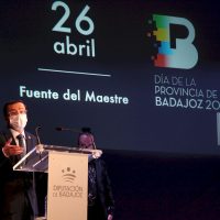 l teatro de Fuente del Maestre acogió hoy el acto institucional del Día de la Provincia de Badajoz
El cine-teatro Salón Modelo de Fuente del Maestre ha acogido hoy 26 de abril el acto institucional del Día de la Provincia con la entrega de las Medallas de Oro de 2020 y 2021. Los galardonados han coincidido en manifestar su orgullo por recibir esta distinción proveniente de su tierra. Unos premios, además, que como ha recordado el presidente provincial, Miguel Ángel Gallardo, sirven para "reforzar el municipalismo" y son reflejo "de lo que nace y crece en esta tierra".
Diputacion de Badajoz ,Fotografo Santiago Rodriguez Casado