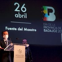 l teatro de Fuente del Maestre acogió hoy el acto institucional del Día de la Provincia de Badajoz
El cine-teatro Salón Modelo de Fuente del Maestre ha acogido hoy 26 de abril el acto institucional del Día de la Provincia con la entrega de las Medallas de Oro de 2020 y 2021. Los galardonados han coincidido en manifestar su orgullo por recibir esta distinción proveniente de su tierra. Unos premios, además, que como ha recordado el presidente provincial, Miguel Ángel Gallardo, sirven para "reforzar el municipalismo" y son reflejo "de lo que nace y crece en esta tierra".
Diputacion de Badajoz ,Fotografo Santiago Rodriguez Casado