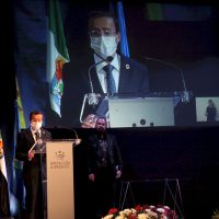 l teatro de Fuente del Maestre acogió hoy el acto institucional del Día de la Provincia de Badajoz
El cine-teatro Salón Modelo de Fuente del Maestre ha acogido hoy 26 de abril el acto institucional del Día de la Provincia con la entrega de las Medallas de Oro de 2020 y 2021. Los galardonados han coincidido en manifestar su orgullo por recibir esta distinción proveniente de su tierra. Unos premios, además, que como ha recordado el presidente provincial, Miguel Ángel Gallardo, sirven para "reforzar el municipalismo" y son reflejo "de lo que nace y crece en esta tierra".
Diputacion de Badajoz ,Fotografo Santiago Rodriguez Casado