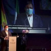 l teatro de Fuente del Maestre acogió hoy el acto institucional del Día de la Provincia de Badajoz
El cine-teatro Salón Modelo de Fuente del Maestre ha acogido hoy 26 de abril el acto institucional del Día de la Provincia con la entrega de las Medallas de Oro de 2020 y 2021. Los galardonados han coincidido en manifestar su orgullo por recibir esta distinción proveniente de su tierra. Unos premios, además, que como ha recordado el presidente provincial, Miguel Ángel Gallardo, sirven para "reforzar el municipalismo" y son reflejo "de lo que nace y crece en esta tierra".
Diputacion de Badajoz ,Fotografo Santiago Rodriguez Casado