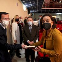 l teatro de Fuente del Maestre acogió hoy el acto institucional del Día de la Provincia de Badajoz
El cine-teatro Salón Modelo de Fuente del Maestre ha acogido hoy 26 de abril el acto institucional del Día de la Provincia con la entrega de las Medallas de Oro de 2020 y 2021. Los galardonados han coincidido en manifestar su orgullo por recibir esta distinción proveniente de su tierra. Unos premios, además, que como ha recordado el presidente provincial, Miguel Ángel Gallardo, sirven para "reforzar el municipalismo" y son reflejo "de lo que nace y crece en esta tierra".
Diputacion de Badajoz ,Fotografo Santiago Rodriguez Casado