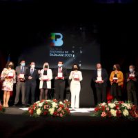 l teatro de Fuente del Maestre acogió hoy el acto institucional del Día de la Provincia de Badajoz
El cine-teatro Salón Modelo de Fuente del Maestre ha acogido hoy 26 de abril el acto institucional del Día de la Provincia con la entrega de las Medallas de Oro de 2020 y 2021. Los galardonados han coincidido en manifestar su orgullo por recibir esta distinción proveniente de su tierra. Unos premios, además, que como ha recordado el presidente provincial, Miguel Ángel Gallardo, sirven para "reforzar el municipalismo" y son reflejo "de lo que nace y crece en esta tierra".
Diputacion de Badajoz ,Fotografo Santiago Rodriguez Casado