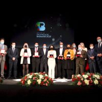 l teatro de Fuente del Maestre acogió hoy el acto institucional del Día de la Provincia de Badajoz
El cine-teatro Salón Modelo de Fuente del Maestre ha acogido hoy 26 de abril el acto institucional del Día de la Provincia con la entrega de las Medallas de Oro de 2020 y 2021. Los galardonados han coincidido en manifestar su orgullo por recibir esta distinción proveniente de su tierra. Unos premios, además, que como ha recordado el presidente provincial, Miguel Ángel Gallardo, sirven para "reforzar el municipalismo" y son reflejo "de lo que nace y crece en esta tierra".
Diputacion de Badajoz ,Fotografo Santiago Rodriguez Casado