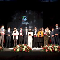 l teatro de Fuente del Maestre acogió hoy el acto institucional del Día de la Provincia de Badajoz
El cine-teatro Salón Modelo de Fuente del Maestre ha acogido hoy 26 de abril el acto institucional del Día de la Provincia con la entrega de las Medallas de Oro de 2020 y 2021. Los galardonados han coincidido en manifestar su orgullo por recibir esta distinción proveniente de su tierra. Unos premios, además, que como ha recordado el presidente provincial, Miguel Ángel Gallardo, sirven para "reforzar el municipalismo" y son reflejo "de lo que nace y crece en esta tierra".
Diputacion de Badajoz ,Fotografo Santiago Rodriguez Casado