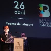 l teatro de Fuente del Maestre acogió hoy el acto institucional del Día de la Provincia de Badajoz
El cine-teatro Salón Modelo de Fuente del Maestre ha acogido hoy 26 de abril el acto institucional del Día de la Provincia con la entrega de las Medallas de Oro de 2020 y 2021. Los galardonados han coincidido en manifestar su orgullo por recibir esta distinción proveniente de su tierra. Unos premios, además, que como ha recordado el presidente provincial, Miguel Ángel Gallardo, sirven para "reforzar el municipalismo" y son reflejo "de lo que nace y crece en esta tierra".
Diputacion de Badajoz ,Fotografo Santiago Rodriguez Casado