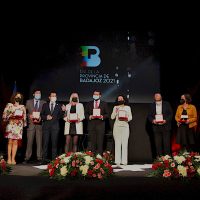 l teatro de Fuente del Maestre acogió hoy el acto institucional del Día de la Provincia de Badajoz
El cine-teatro Salón Modelo de Fuente del Maestre ha acogido hoy 26 de abril el acto institucional del Día de la Provincia con la entrega de las Medallas de Oro de 2020 y 2021. Los galardonados han coincidido en manifestar su orgullo por recibir esta distinción proveniente de su tierra. Unos premios, además, que como ha recordado el presidente provincial, Miguel Ángel Gallardo, sirven para "reforzar el municipalismo" y son reflejo "de lo que nace y crece en esta tierra".
Diputacion de Badajoz ,Fotografo Santiago Rodriguez Casado